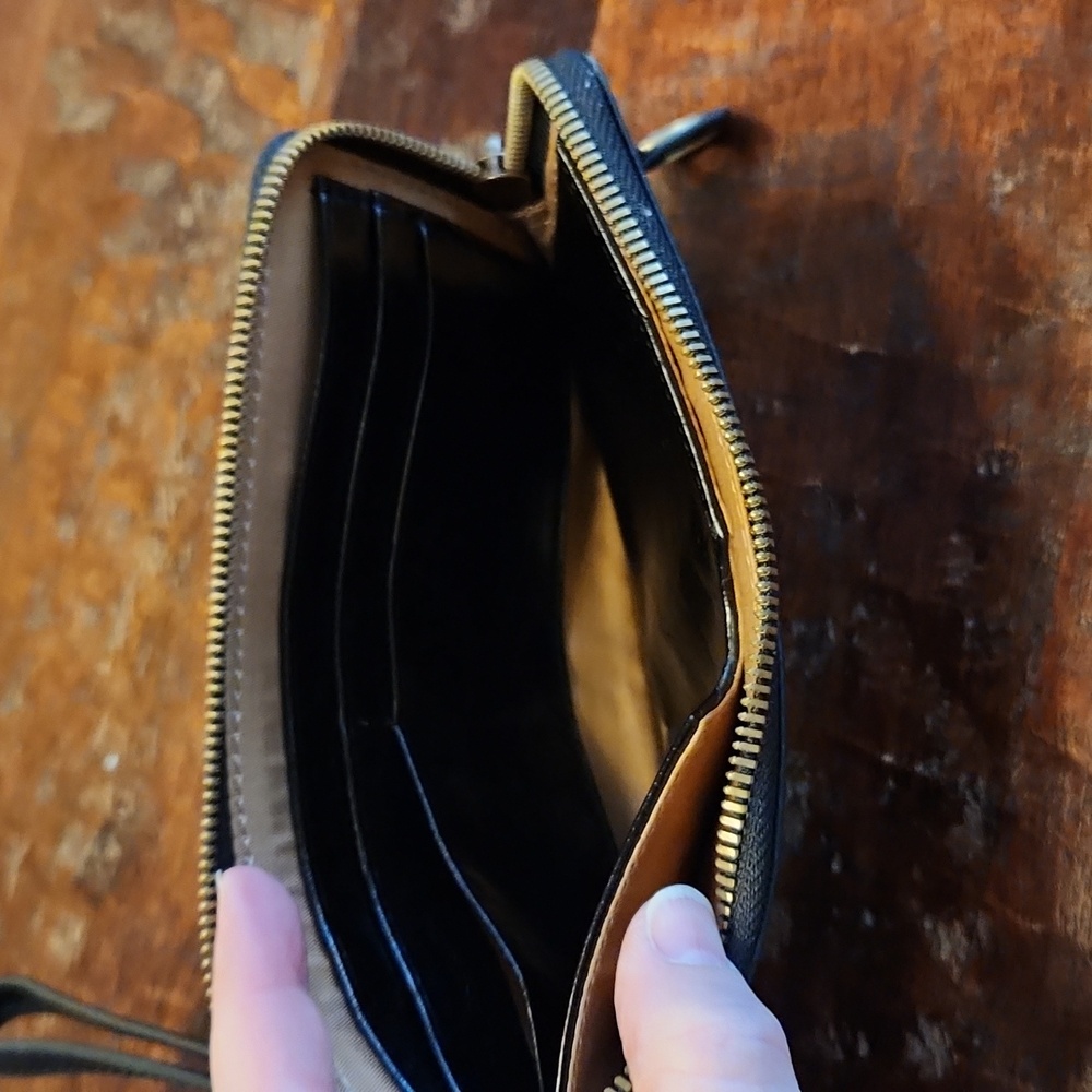 Hobo black, soft leather wristlet - Picture 3 of 3